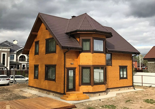 Двухэтажный дом из бруса 192х145 с крыльцом 1